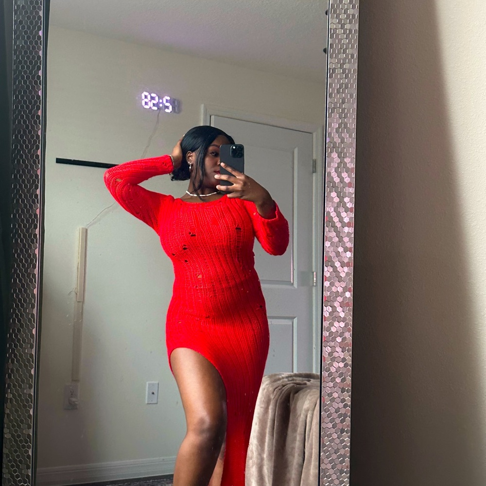 Shape Knit Scoop Neck Long Sleeve Maxi Dress